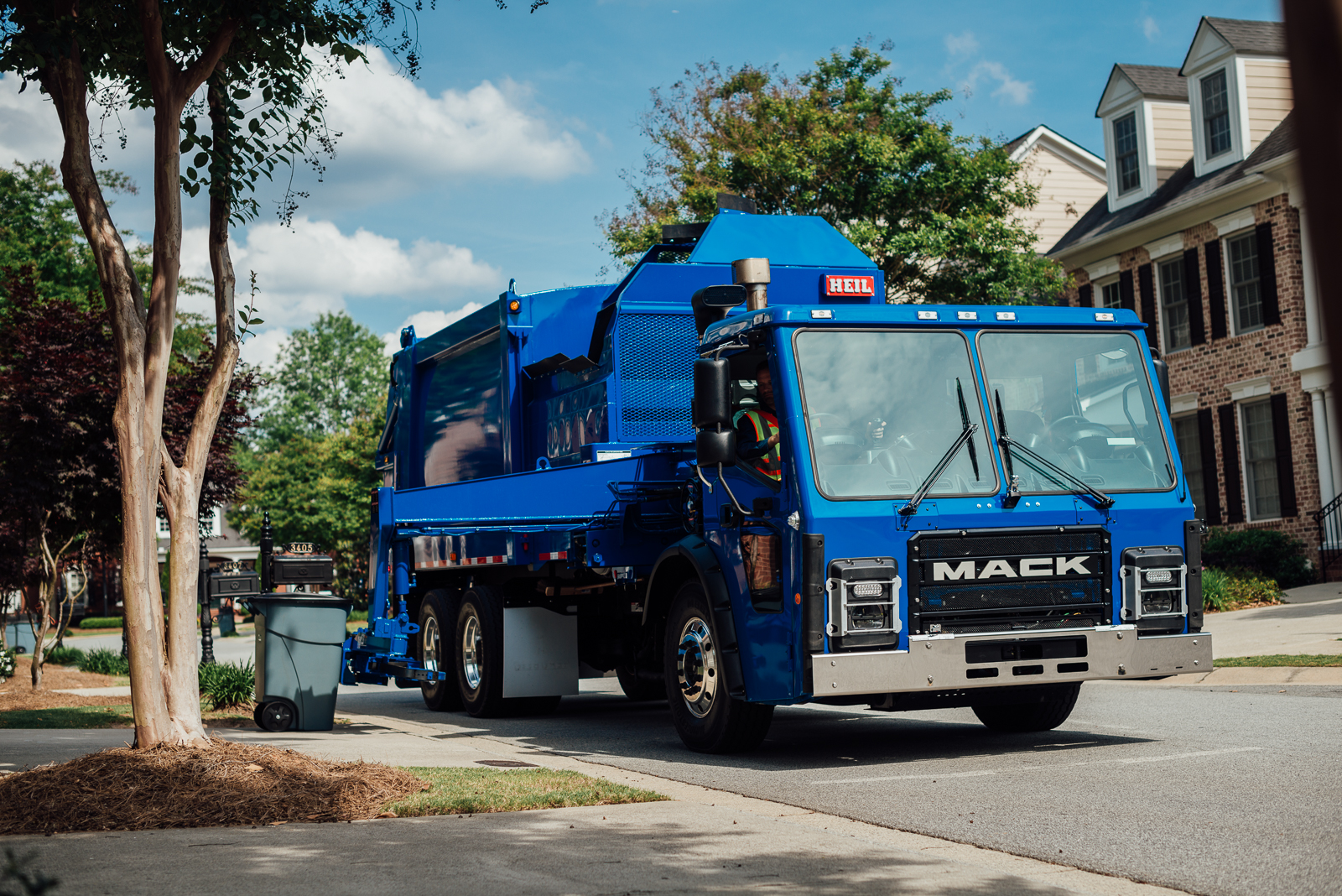 fully electric Mack LR refuse model equipped with an integrated Mack electric drivetrain