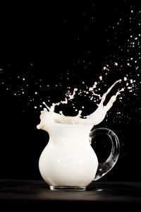 milk splash, milk producers asked the government, dairy farmers have lost more than $1 billion, aid payments to the dairy industry