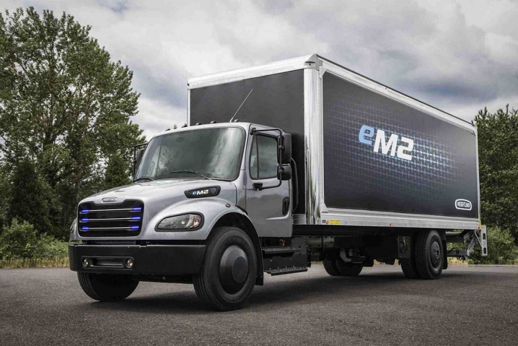 Freightliner eM2 - Daimler Trucks North America