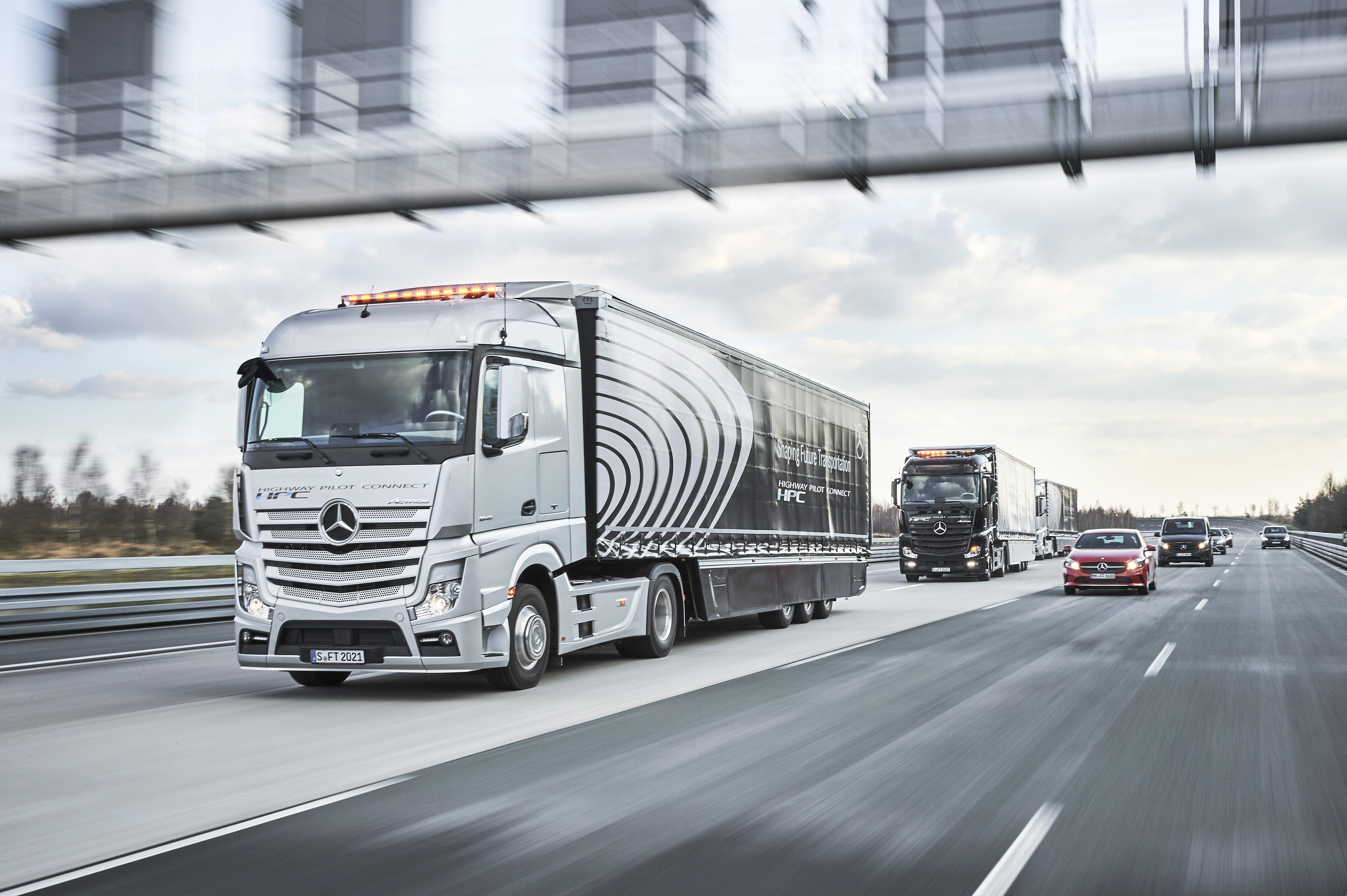 Daimler Autonomous Truck Platoon on Highways next to cars