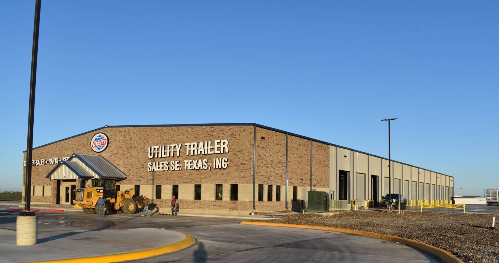 The new, dual-use facility located on historic Route 57 in the city of Eagle Pass, TX, is ideally located to service the new Utility refrigerated trailer factory in Piedras Negras, Coahuila, Mexico, just three miles down the road.